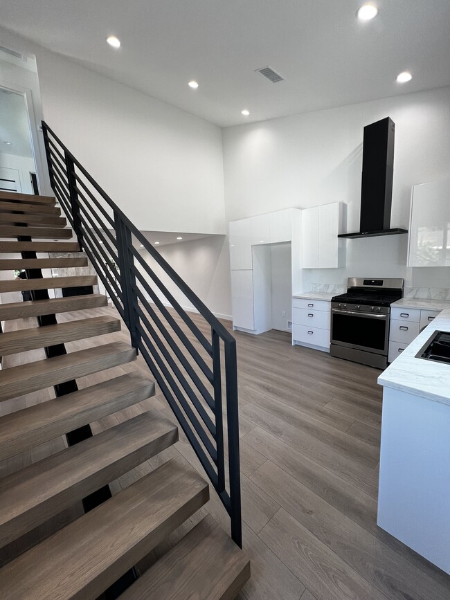 Photo - 14939 Tuba St