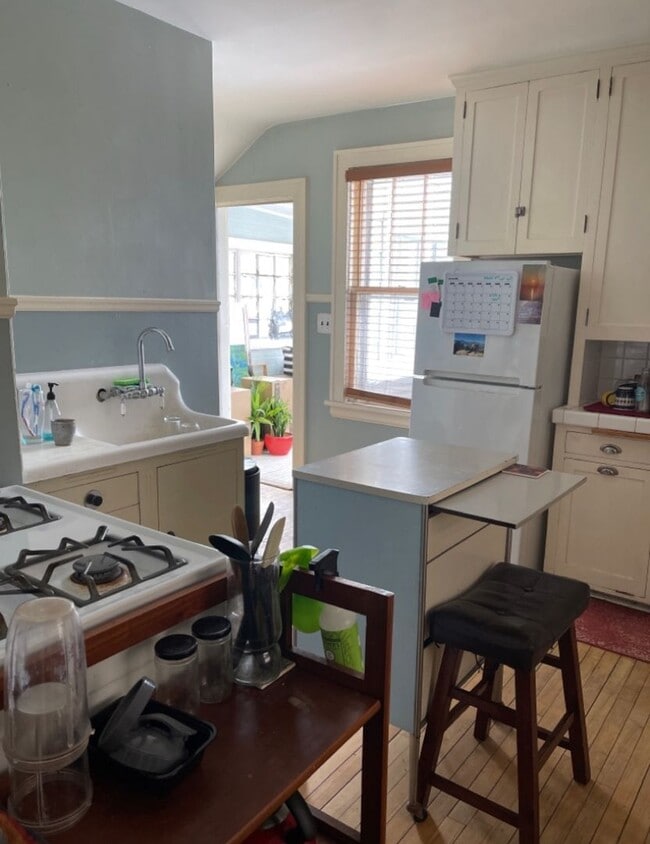 Photo - 310 E 5th St Apartment Unit Upper