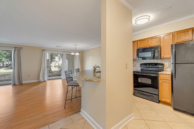 Photo - 303 Westlake Ct