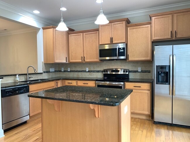 Photo - PRIME LOCATION, 3 Bedrooms Suites Apex TH ...