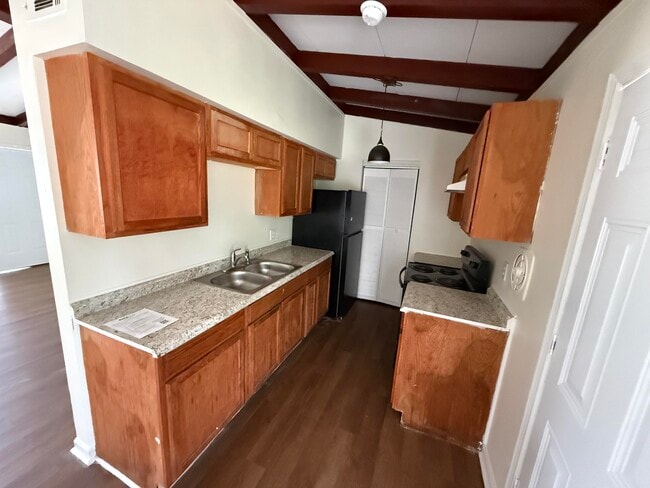 Photo - 211 Rugby Rd