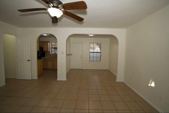 Photo - 746 Sonesta Dr Unit D