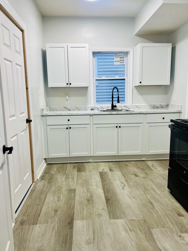 Photo - 915 W Lapeer St Unit 3