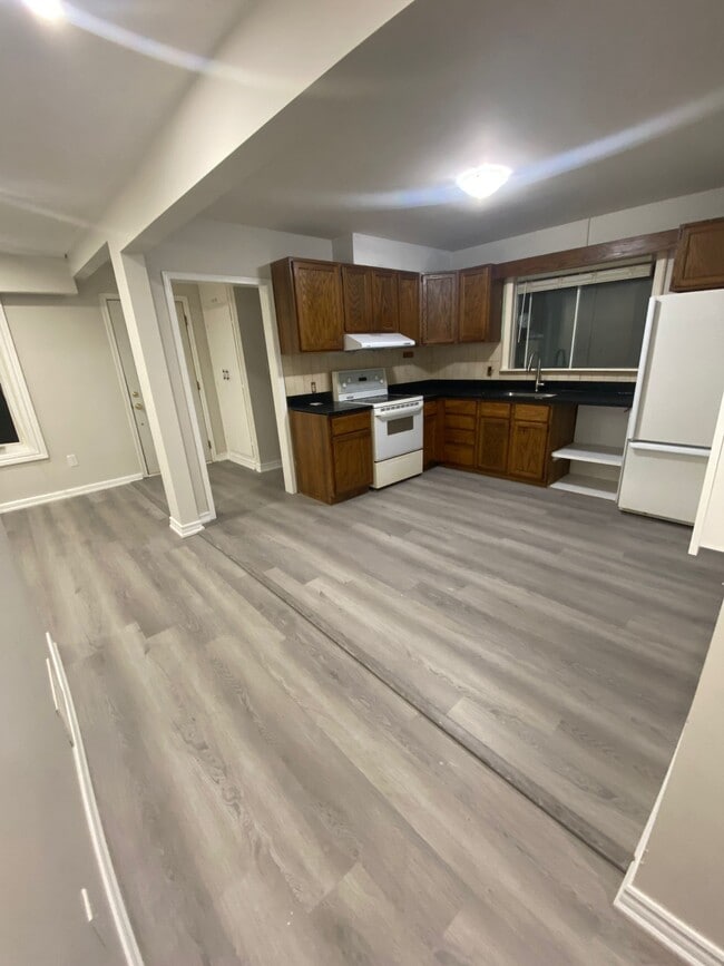 Building Photo - 35 Amberley Dr Unit 1 (Main Floor)