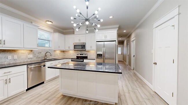 Photo - 513 Kubin St