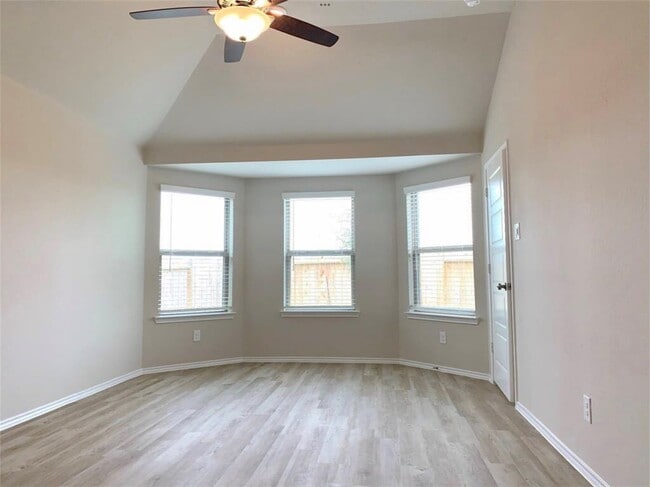 Photo - 2203 Levant Ln