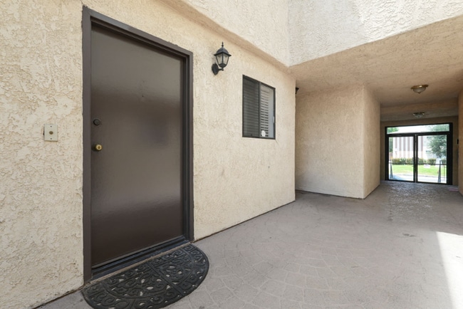 Photo - 5240 Whitsett Ave