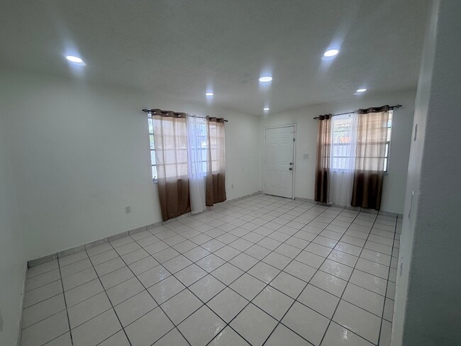 3821 SW 89th Ct Unit Front