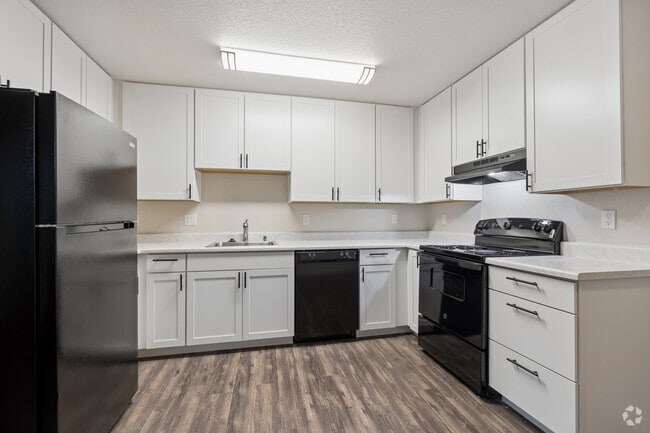 San Joaquin 2BR, 2BA - 895SF - Kitchen