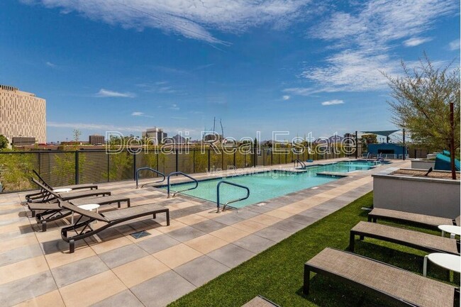 Building Photo - 3131 N Central Ave Unit 7004