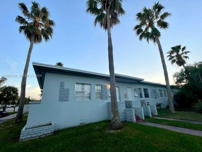 Building Photo - 1900 Calais Dr Unit 1904