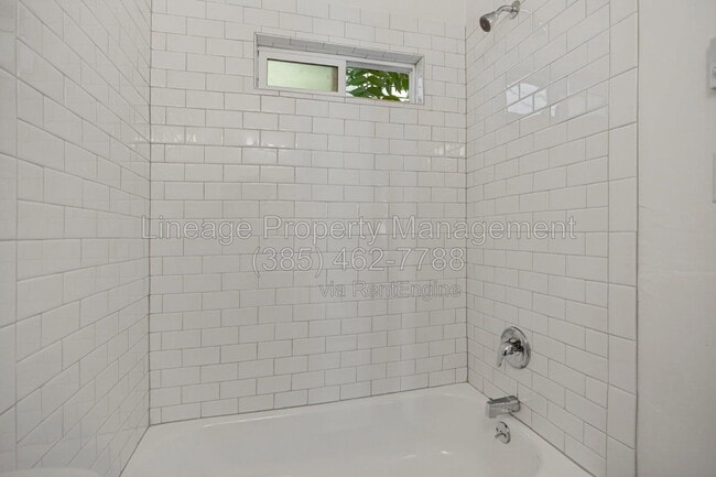 Photo - 420 W 20th St Unit 3