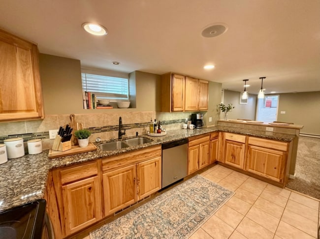 Photo - ***MOVE IN SPECIAL*** 2 WEEKS FREE Beautifully Remodeled 1 Bedroom / 1 Bath Unit in the Heart of ...