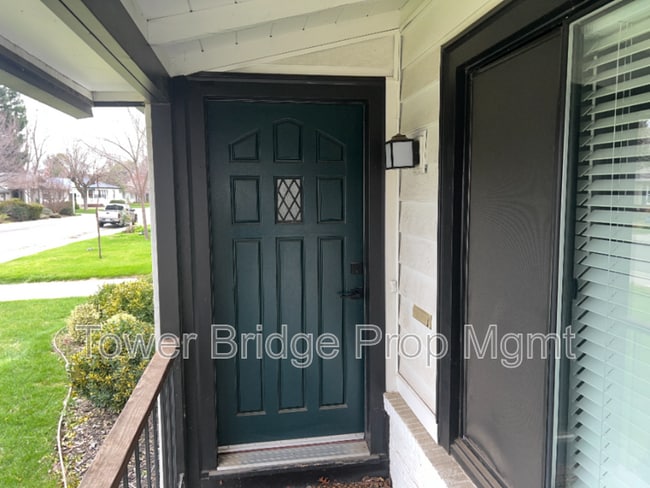 Photo - 5724 Callister Ave