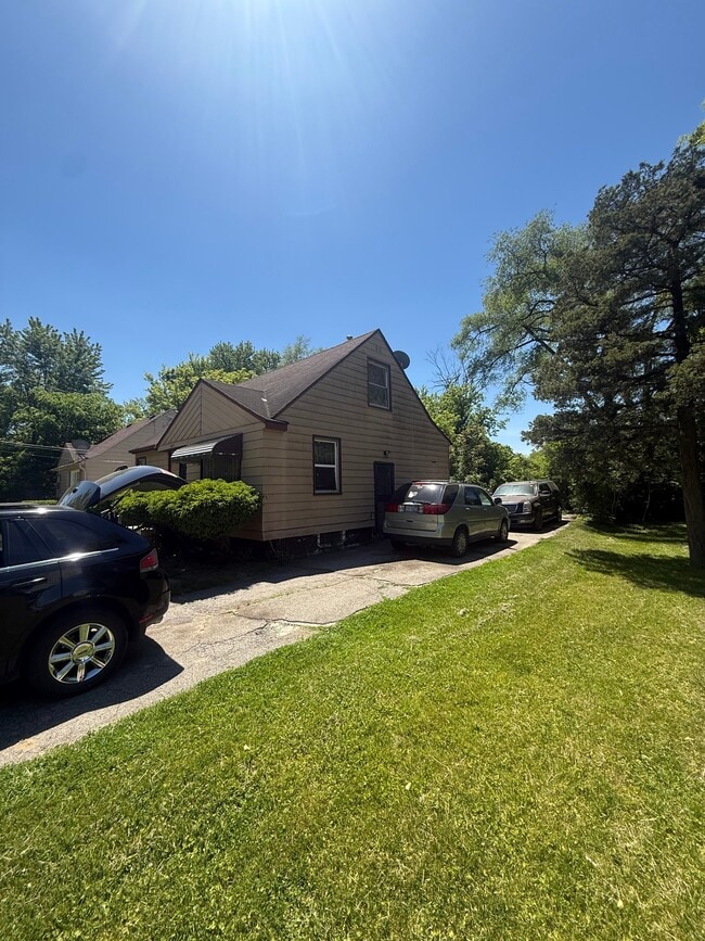 Photo - 2625 Seneca St
