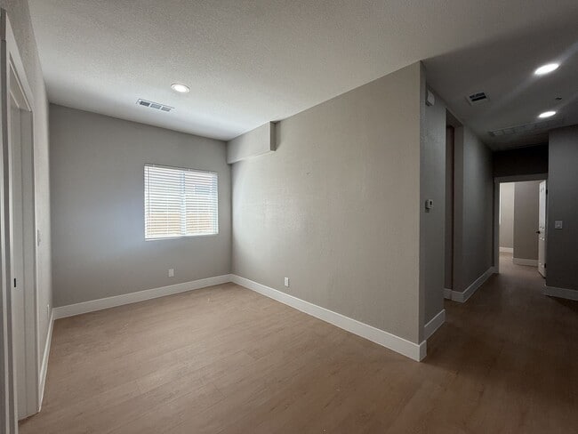 Photo - Lancaster Remodeled 3 bedroom ADU - Available Now! Unidad 1788