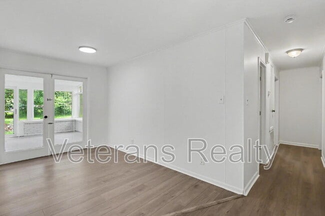 Photo - 111 Valentine Dr