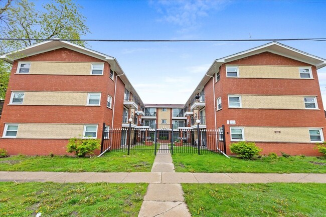 Photo - 14121 S Stewart Ave Condo Unit 3A