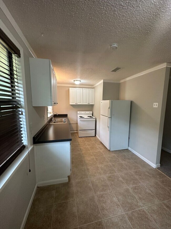 Photo - Comfortable 3 bed, 1 bath home in Pine Level!