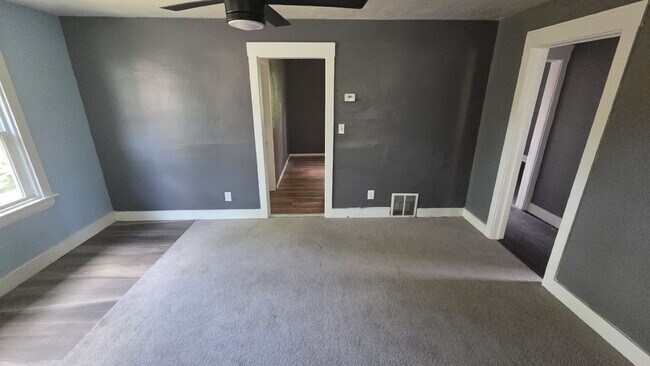 Photo - "2-Bedroom with Air Conditioning!" Unit Up