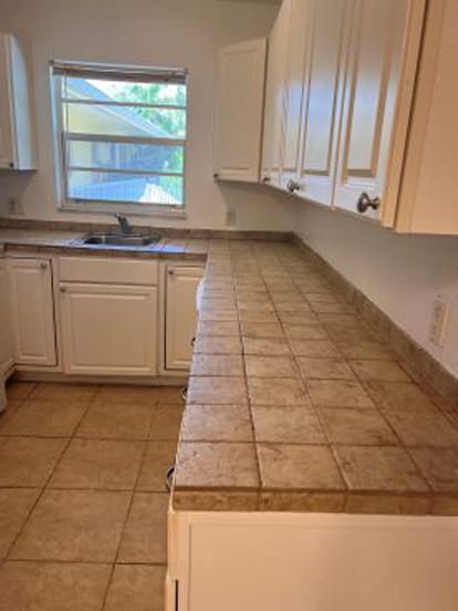 Building Photo - 4290 Gulfstream Dr Unit 16