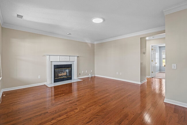 Photo - 118 Saddle Chase Ln