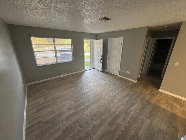 Photo - 10469 Eastside Ave Unidad 10467