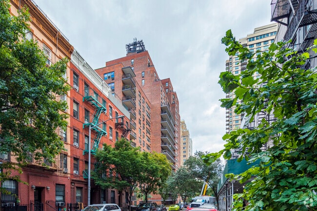 Photo - 345-355 81st St