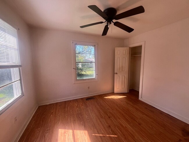 Photo - 1103 S Rd