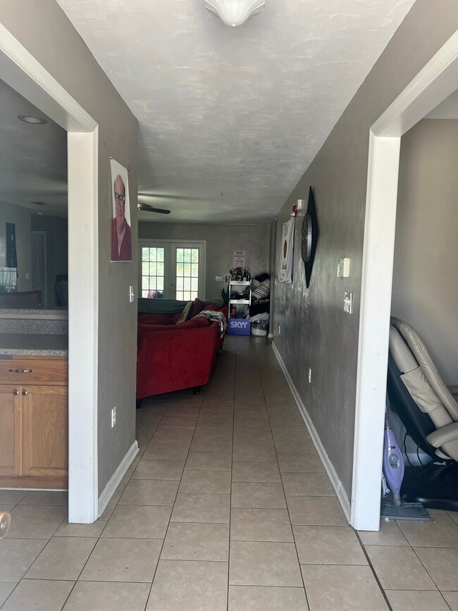 Photo - 2633 Mission Rd