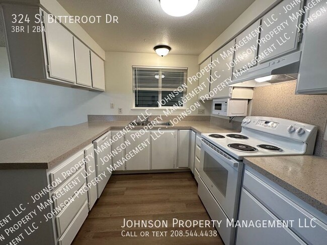 Photo - 324 Bitteroot Dr