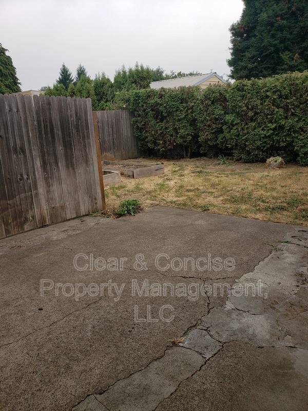 Photo - 2199 Devos St