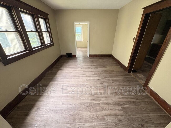 Photo - 1353 Huestis Ave