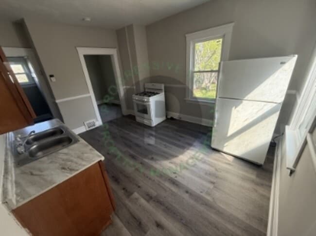 Photo - 10303 Sophia Ave