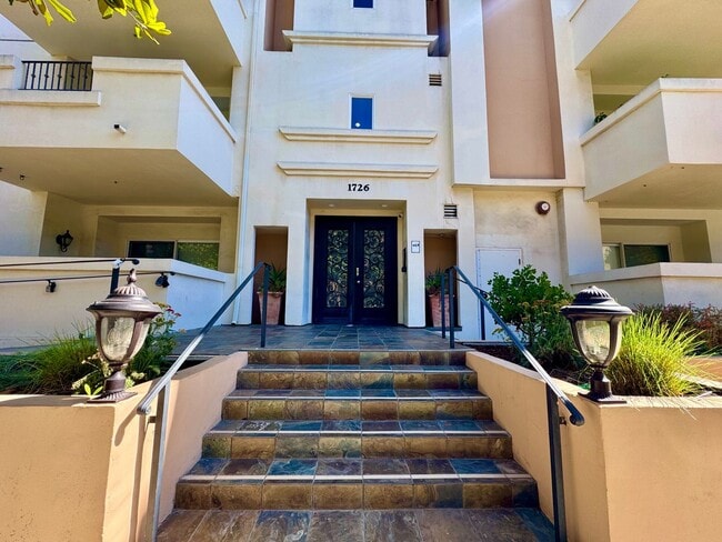 Building Photo - Prime West LA Location! West Facing Ready ... Rental