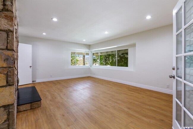 Photo - 4530 Castle Rd