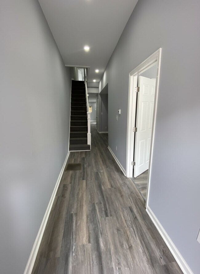 Photo - 1911 Fontain St