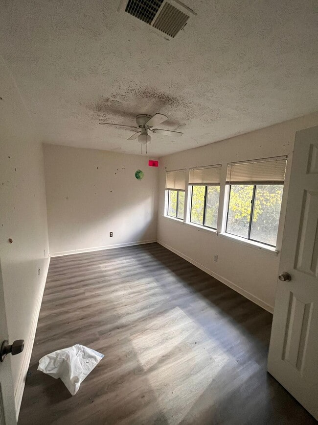 Building Photo - 7560 Taylor Rd Unit 21