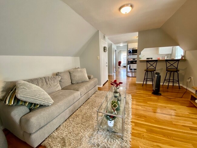 3140 Washington St Unit 4