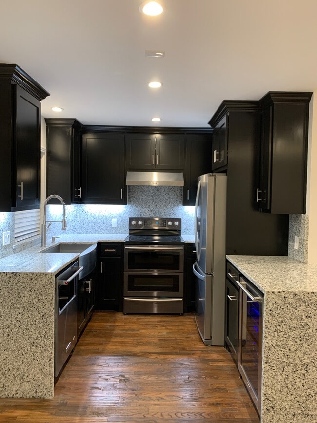 Kitchen - Courthouse Apartments