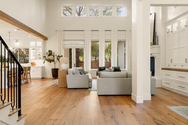 Photo - 1620 Winchester Way