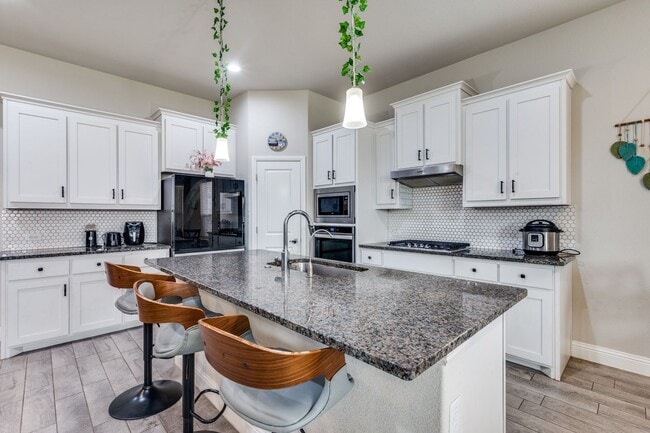 Photo - 2013 Gray Towers Way