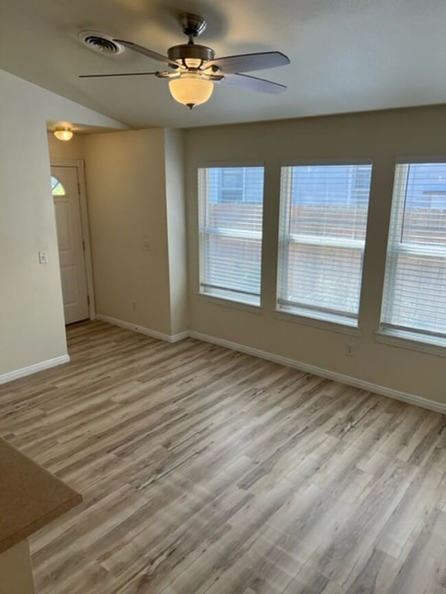 Photo - Holly St. - 1307/1309 Unidad 1309