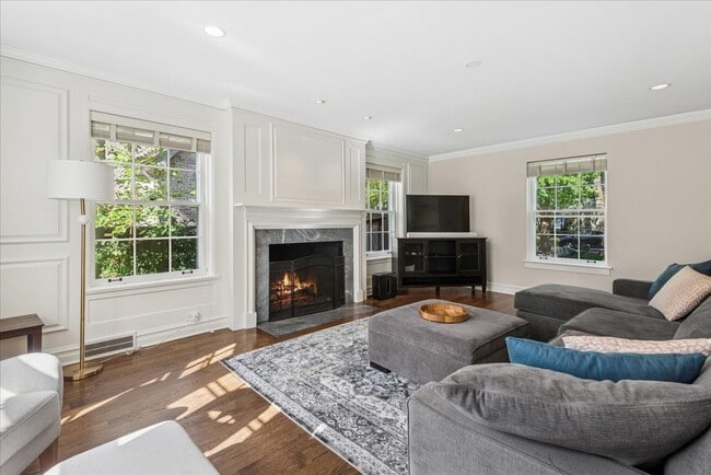 Photo - 526 Orchard Ln