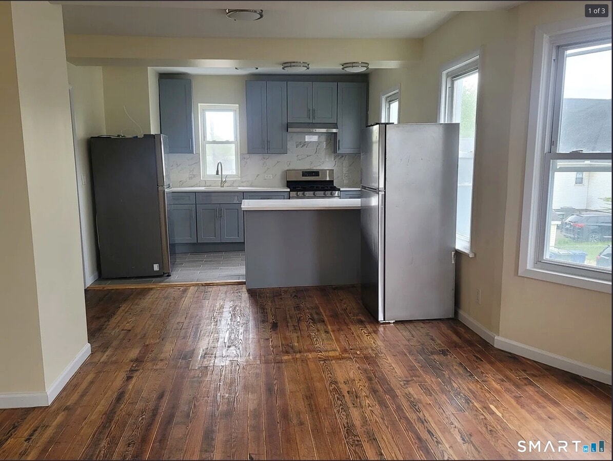 Photo - 166 6th St