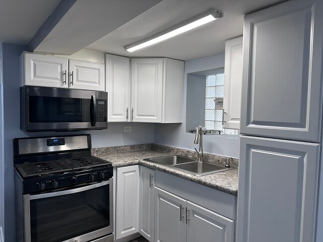 Photo - 5321 W Potomac Ave Unidad G