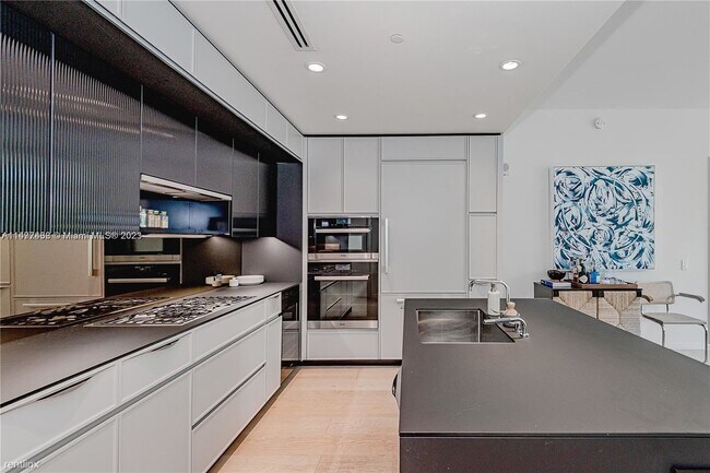 Photo - 2 br, 2 bath Condo - 300 Collins Ave Unit 2D Unidad 2D