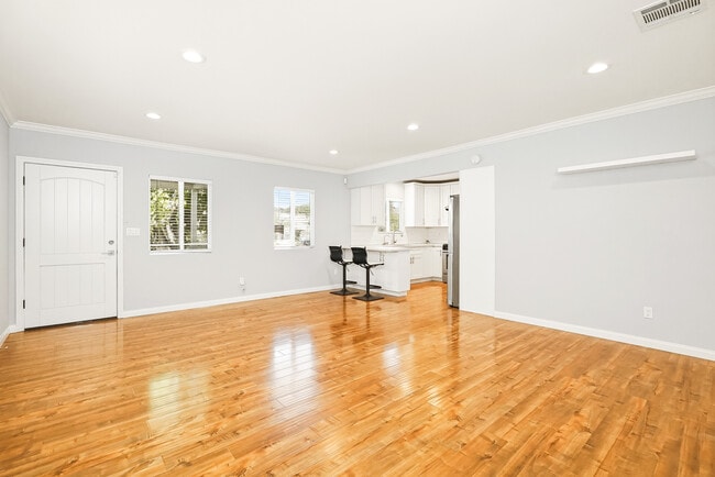 Photo - 6528 Beeman Ave