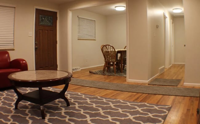 Amplia sala familiar - 6482 Zephyr St