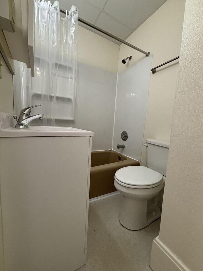 Photo - 117 N Main St Unidad 3